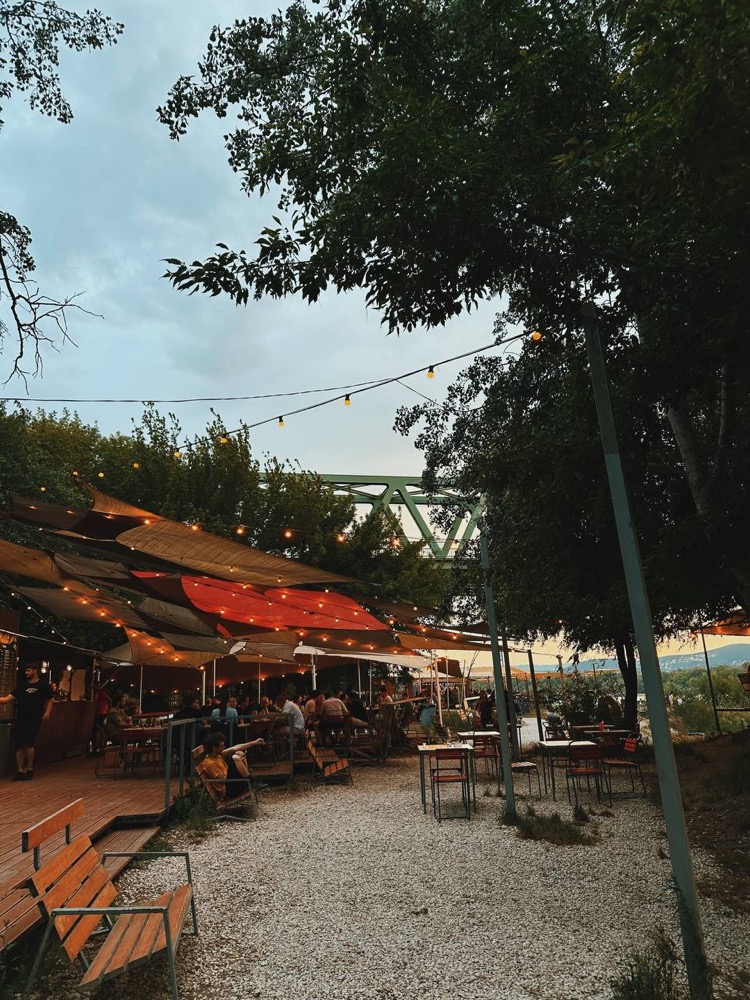 Evening atmosphere on Népsziget — string lights and awnings