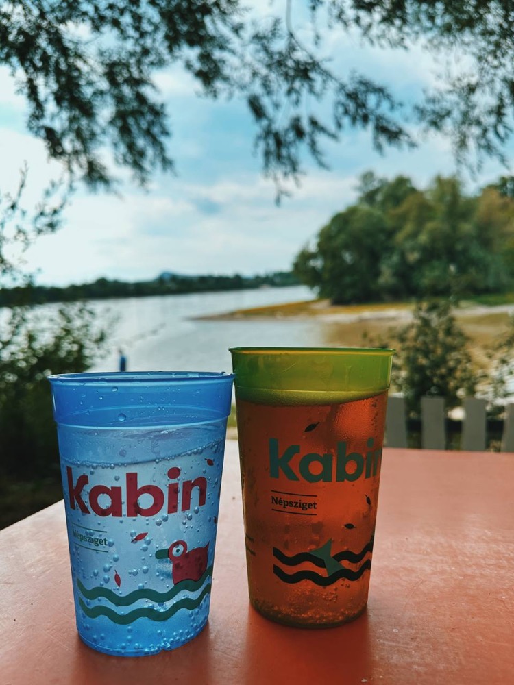 Kabin cups with a view of the Danube