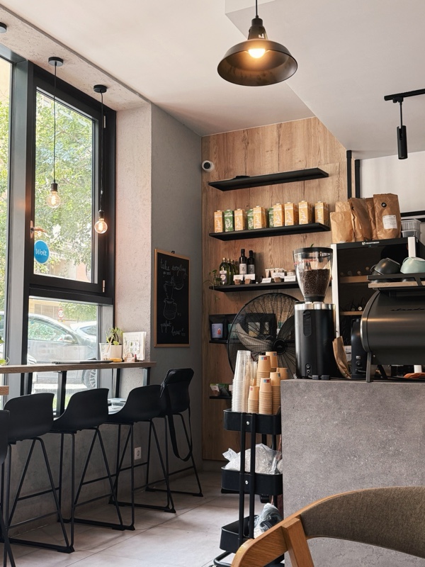Café interior — window seats and shelves