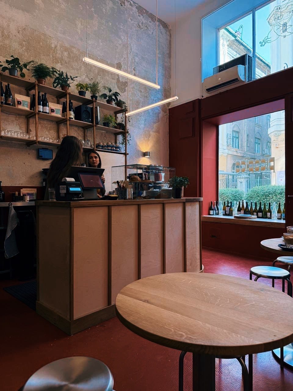PicoPico Cafe — pigeons on the windows